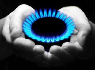 Distribution of gas to tribals | आदिवासींना गॅसचे वितरण