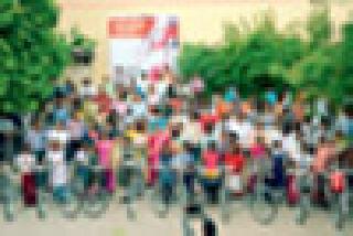 Strengthen the progress of the poor students | गरीब विद्यार्थ्यांना प्रगतीची उभारी Strengthen the progress of the poor students | गरीब विद्यार्थ्यांना प्रगतीची उभारी