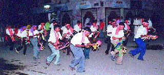 30 years old tradition of Malegae nation service team | मालेगावी राष्ट्र सेवा दलाची ३० वर्षांची परंपरा 30 years old tradition of Malegae nation service team | मालेगावी राष्ट्र सेवा दलाची ३० वर्षांची परंपरा