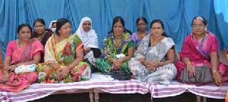 Launch of women's festivals started | महिला बचतगटांचे उपोषण सुरु