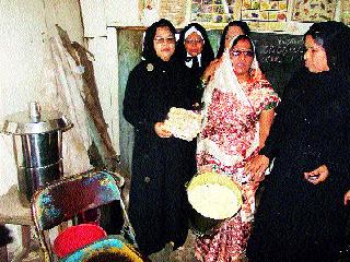 Dangerous nutrition diet in the anganwadi | अंगणवाड्यांमध्ये निकृष्ट पोषण आहार Dangerous nutrition diet in the anganwadi | अंगणवाड्यांमध्ये निकृष्ट पोषण आहार