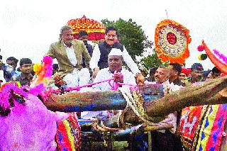 State's progress in the development of farmers | शेतकऱ्यांच्या विकासातच राज्याची प्रगती State's progress in the development of farmers | शेतकऱ्यांच्या विकासातच राज्याची प्रगती