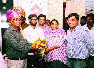 Gudewar again as Commissioner | आयुक्तपदी गुडेवार पुन्हा रुजू