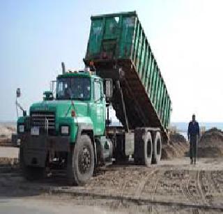 Action on 10 vehicles in Debrec | डेब्रिजच्या १० गाड्यांवर कारवाई