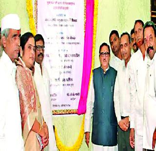 Do not plan to make tribal people Naxalites: Pichad | आदिवासींना नक्षलवादी करण्याची योजना राबवू नका : पिचड Do not plan to make tribal people Naxalites: Pichad | आदिवासींना नक्षलवादी करण्याची योजना राबवू नका : पिचड