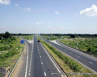 How many more sacrifices for four-laning? | चौपदरीकरणासाठी आणखी किती बळी ?