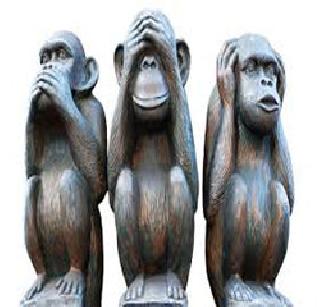 Three monkey crafts at Kharghar entrance | खारघरच्या प्रवेशद्वारावर तीन माकडांचे शिल्प