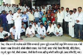Zilla Parishad workers' demonstrations | जिल्हा परिषद कर्मचाऱ्यांची निदर्शने