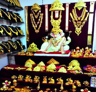 This year's funeral for the children | यंदा बाप्पांना ख:या दागिन्यांचा साज