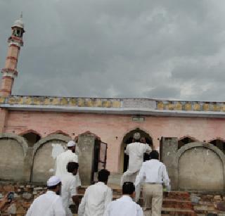 Muslim entrepreneur builds mosque in Hindubhul area | हिंदूबहुल भागात मुस्लिम उद्योजक बांधतायत मशीद
