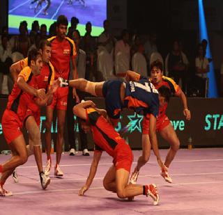 Leap over Panthers' top position | पँथर्सची अव्वल स्थानावर झेप