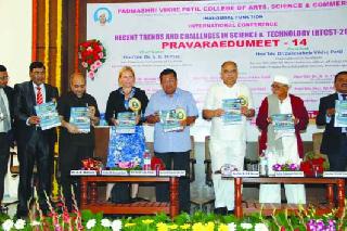 Rural researchers should be self-centered | ग्रामीण संशोधकांनी नवतंत्रज्ञान आत्मसावे