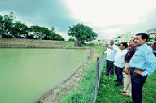 Quickly beautify the waterproof pond | पांढराबोडी तलावाचे सौंदर्यीकरण त्वरीत करा