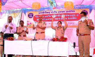Prize for best performing police patels | उत्कृष्ट काम करणाऱ्या पोलिस पाटलांना बक्षीस Prize for best performing police patels | उत्कृष्ट काम करणाऱ्या पोलिस पाटलांना बक्षीस