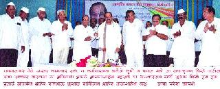 Pensions to sugar workers | साखर कामगारांना पेन्शन