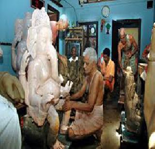 The arrival of arrival of Ganesh makers due to the arrival of arrival | आगमन जवळ आल्याने गणेशमूर्तिकारांची लगीनघाई