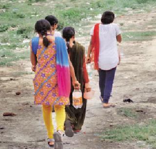 Rape threat to women going out in open - Central Government | उघड्यावर शौचास जाणा-या महिलांना बलात्काराचा धोका - केंद्र सरकार