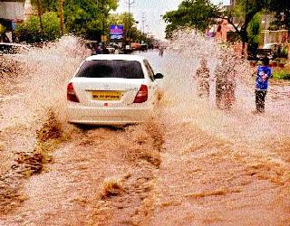 Rain on the third day; Water in the city water | तिसऱ्या दिवशीही पाऊस; शहरात पाणी पाणी