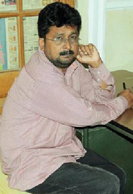 Clerical stalk | लिपिक अडकला