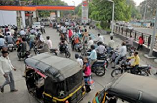 Why the loot of the customers? | ग्राहकांची लूट कशासाठी ?