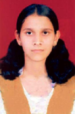 The body of the murderer was removed | विद्यार्थिनीची हत्या करणाऱ्याचा मृतदेह काढला