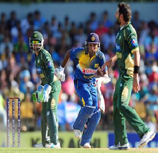 Pakistani cricketer cheers in Mohali, clash with students | पाकिस्तानी क्रिकेटपटूंचा मोहालीमध्ये जयघोष, विद्यार्थ्यांमध्ये हाणामारी