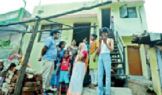 Cement roof | पांढराबोडीच्या झोपडीधारकांना मिळाले सिमेंटचे छत Cement roof | पांढराबोडीच्या झोपडीधारकांना मिळाले सिमेंटचे छत