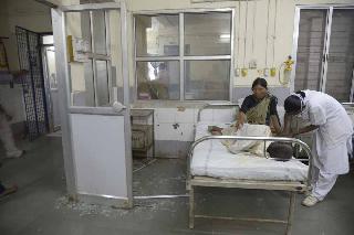 The death of the patient; Breakthrough in the fashion | रूग्णाचा मृत्यू; सवरेपचारमध्ये तोडफोड