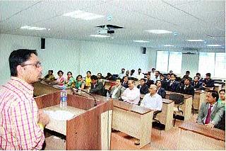 MIT students' corporate management skills! | एमआयटीच्या विद्यार्थ्यांना कॉर्पोरेट व्यवस्थापनाचा यशमंत्र! MIT students' corporate management skills! | एमआयटीच्या विद्यार्थ्यांना कॉर्पोरेट व्यवस्थापनाचा यशमंत्र!