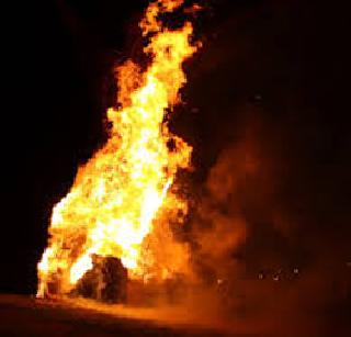 Aghori superstition, burnt alive and danced around the body | अघोरी अंधश्रद्धा, जिवंत जाळून मृतदेहाभोवती केला नाच