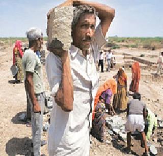 Workers do not just have to reassure | कामगारांना फक्त आश्वासन नको