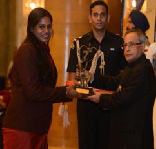 The President's Honor at the hands of the President | राष्ट्रपतींच्या हस्ते खेळाडूंचा गौरव The President's Honor at the hands of the President | राष्ट्रपतींच्या हस्ते खेळाडूंचा गौरव