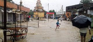 Watering the water with water | पाणीच पाणी चोहिकडे