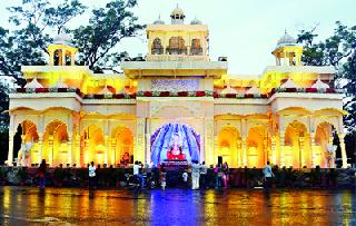 Irresistible look of the Jaipur Palace | जयपूर पॅलेसचा विलोभनीय देखावा