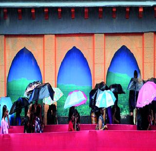 Bappa's side with a surrey! | बाप्पाच्या दर्शनाला सरींची साथ! Bappa's side with a surrey! | बाप्पाच्या दर्शनाला सरींची साथ!