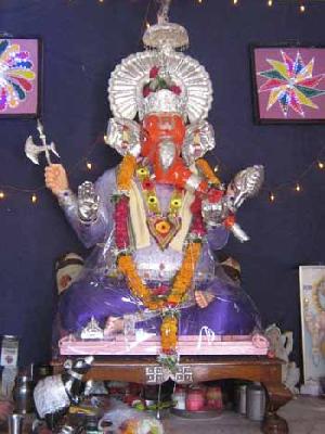 The goddess of Khamgaon, Mancha Lakdi Ganapati | खामगावचे आराध्य दैवत मानाचा लाकडी गणपती
