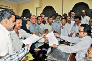 The fight for the Mayor's post, between Davere, Jaiswal | महापौरपदासाठी दटके, डवरे, जयस्वाल यांच्यात लढत The fight for the Mayor's post, between Davere, Jaiswal | महापौरपदासाठी दटके, डवरे, जयस्वाल यांच्यात लढत