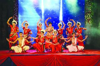 Shouting at the Marathi Geeta | मराठी गीतांवर जल्लोष