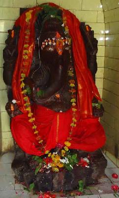 Siddhivinayak Ganesh idol of Akot Bhosalekar | आकोटची सिद्धिविनायक गणेश मूर्ती भोसलेकालीन