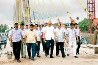 The Mayor inspected the work of Ramzulla | महापौरांनी केली रामझुल्याच्या कामाची पाहणी The Mayor inspected the work of Ramzulla | महापौरांनी केली रामझुल्याच्या कामाची पाहणी