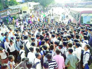 Shirdi students' agitation | शिर्डीत विद्यार्थ्यांचे आंदोलन