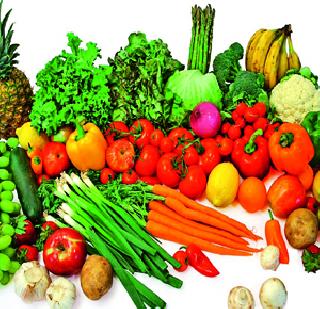 Fruits and vegetables fall in the fall | फळभाज्या, पालेभाज्यांच्या भावात घसरण