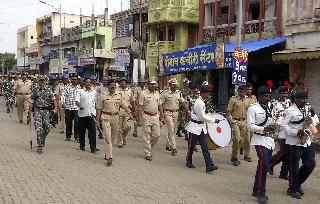 Traffic of the police's shaft | पोलिसांचे शेगावात पथसंचलन Traffic of the police's shaft | पोलिसांचे शेगावात पथसंचलन