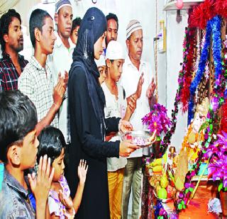 Huzurmaniya conveyed to the dear friends | हुजूरमियाँनी दिला लाडक्या बाप्पांना निरोप