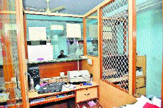 Central Bank blast: Two computers run; Sirens, CCTV breaks cables | सेंट्रल बँक फोडली : दोन संगणक पळविले; सायरन, सीसीटीव्हीच्या वायरी तोडल्या