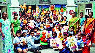 Durable from the turbines made by sparrows | चिमुकल्यांनी बनविले टाकाऊतून टिकाऊ Durable from the turbines made by sparrows | चिमुकल्यांनी बनविले टाकाऊतून टिकाऊ