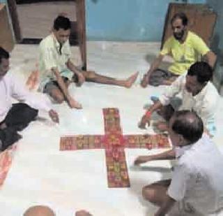 Gaming is being played during Ganeshotsav period | गणोशोत्सव काळात खेळला जातोय द्यूत Gaming is being played during Ganeshotsav period | गणोशोत्सव काळात खेळला जातोय द्यूत