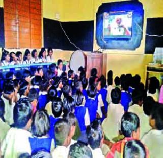 Empiricity of teachers, activity in the school | शिक्षकांची लगबग, विद्याथ्र्यामध्ये उत्सुकता