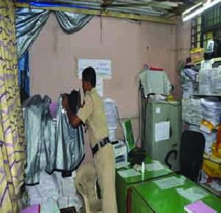 Leakage to Kharghar Police Station | खारघर पोलीस स्टेशनला गळती