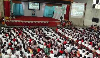 Modi's message to three lakh students of Akola district | अकोला जिल्हय़ातील तीन लाख विद्यार्थ्यांना मोदींचा संदेश